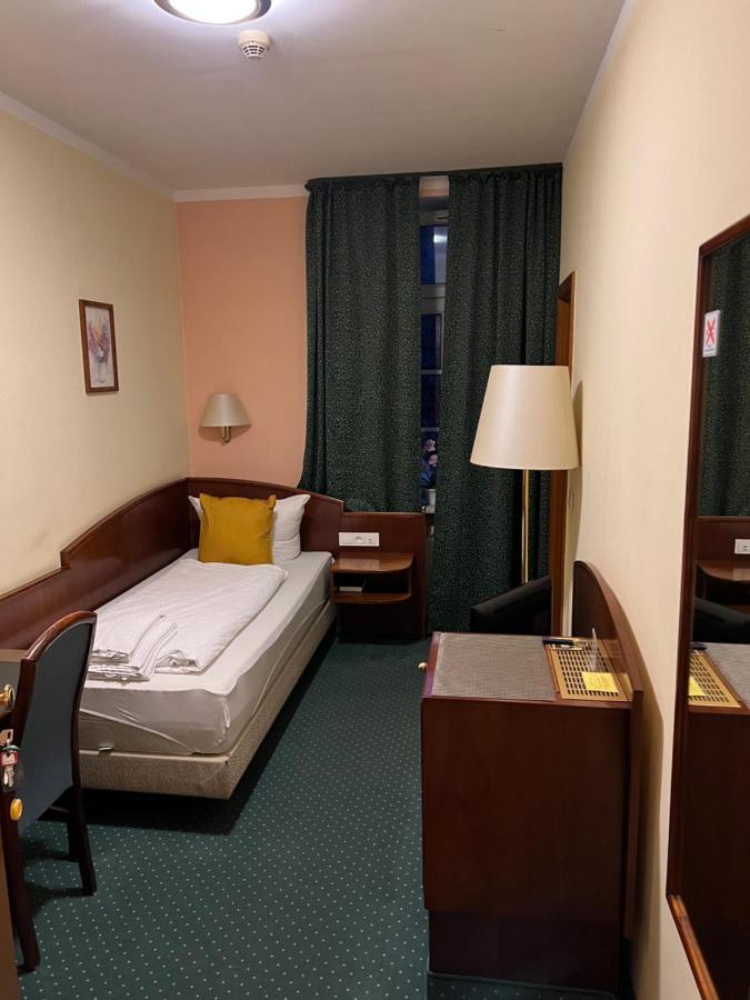 Hotel Am Schloss - Frankfurt An Der Oder Exteriör bild