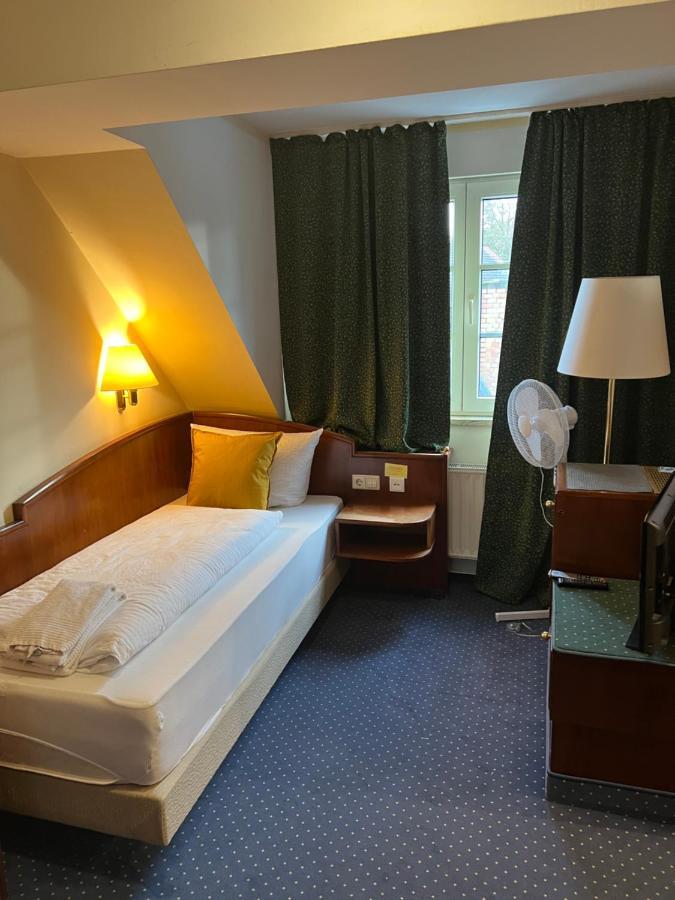 Hotel Am Schloss - Frankfurt An Der Oder Exteriör bild